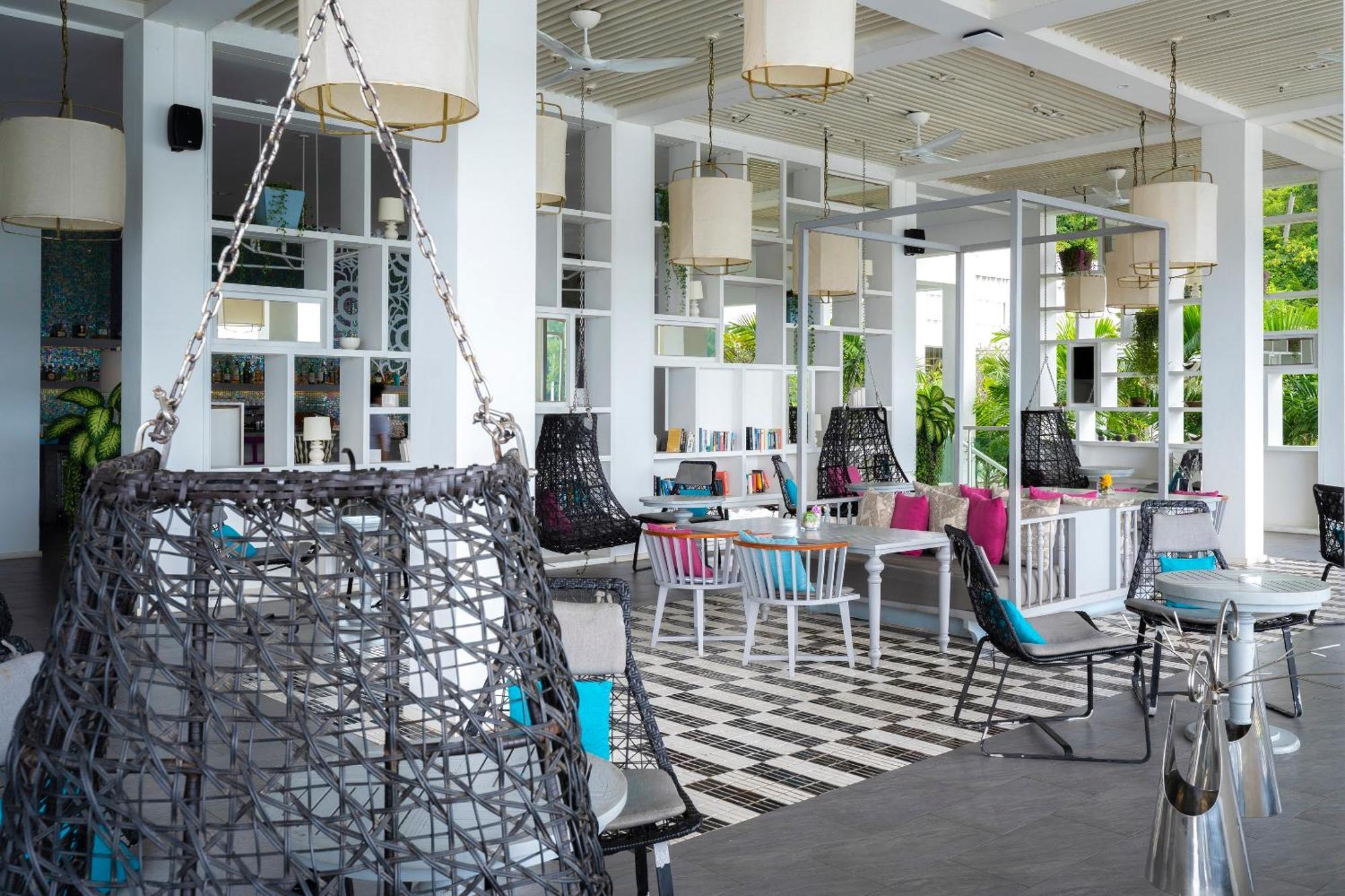 Отель The Nai Harn Экстерьер фото The interior of the restaurant